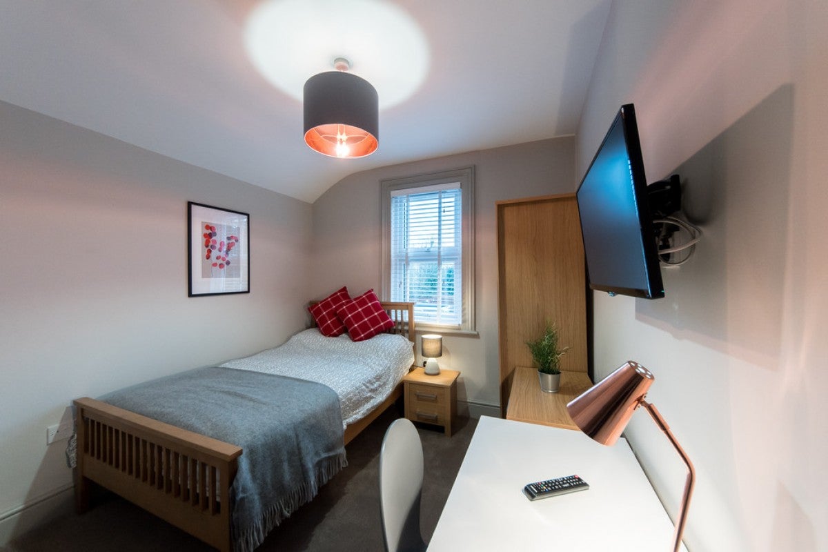 Flat Wokingham Road in Reading