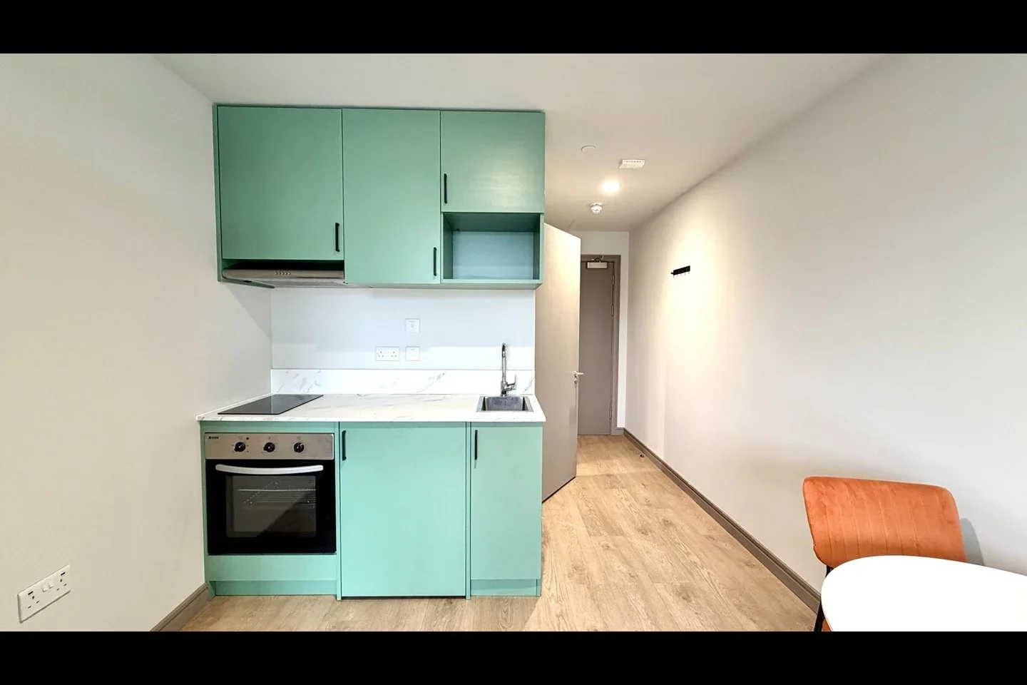 Flat Victoria Road in Greater London