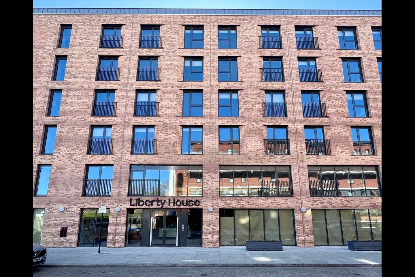 Flat Victoria Road in Greater London