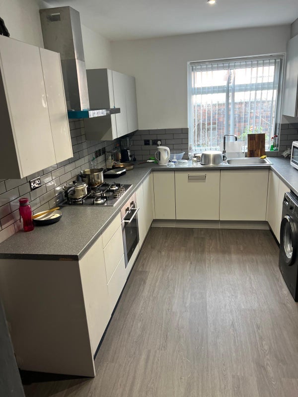 Room Ruskin Avenue in Manchester