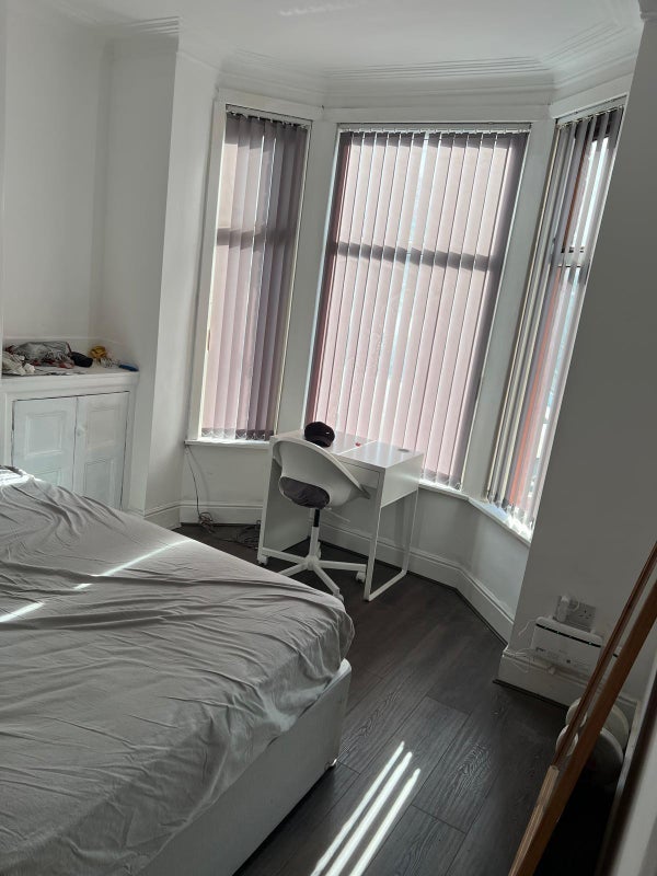 Room Ruskin Avenue in Manchester