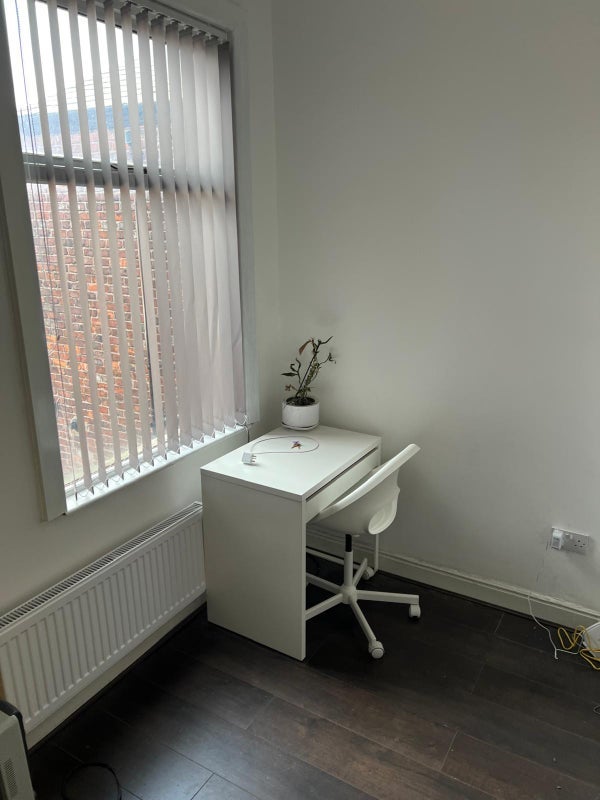 Room Ruskin Avenue in Manchester