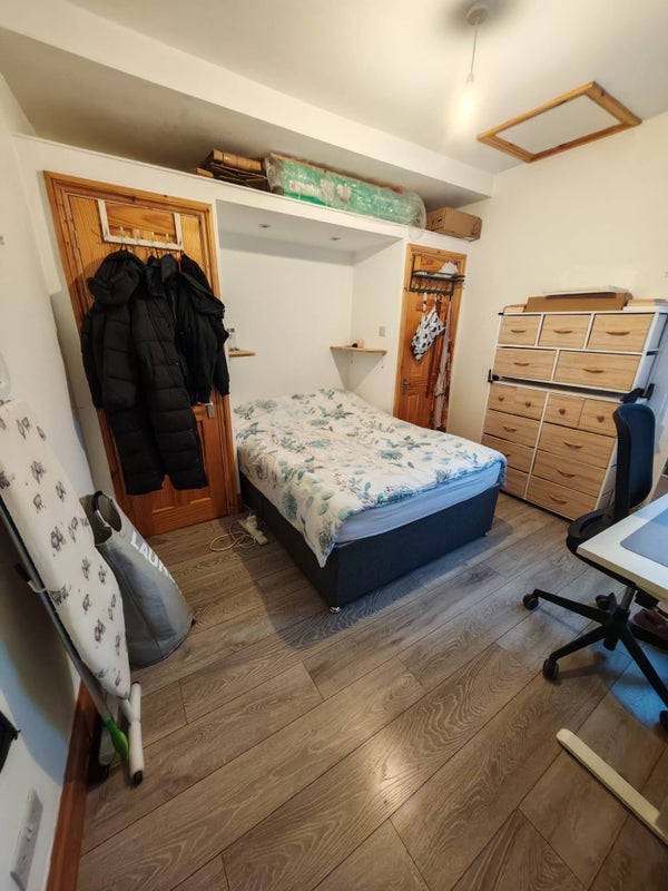 Room Merrywood Road in Bristol