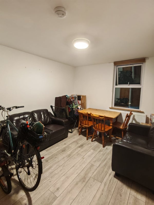 Room Merrywood Road in Bristol