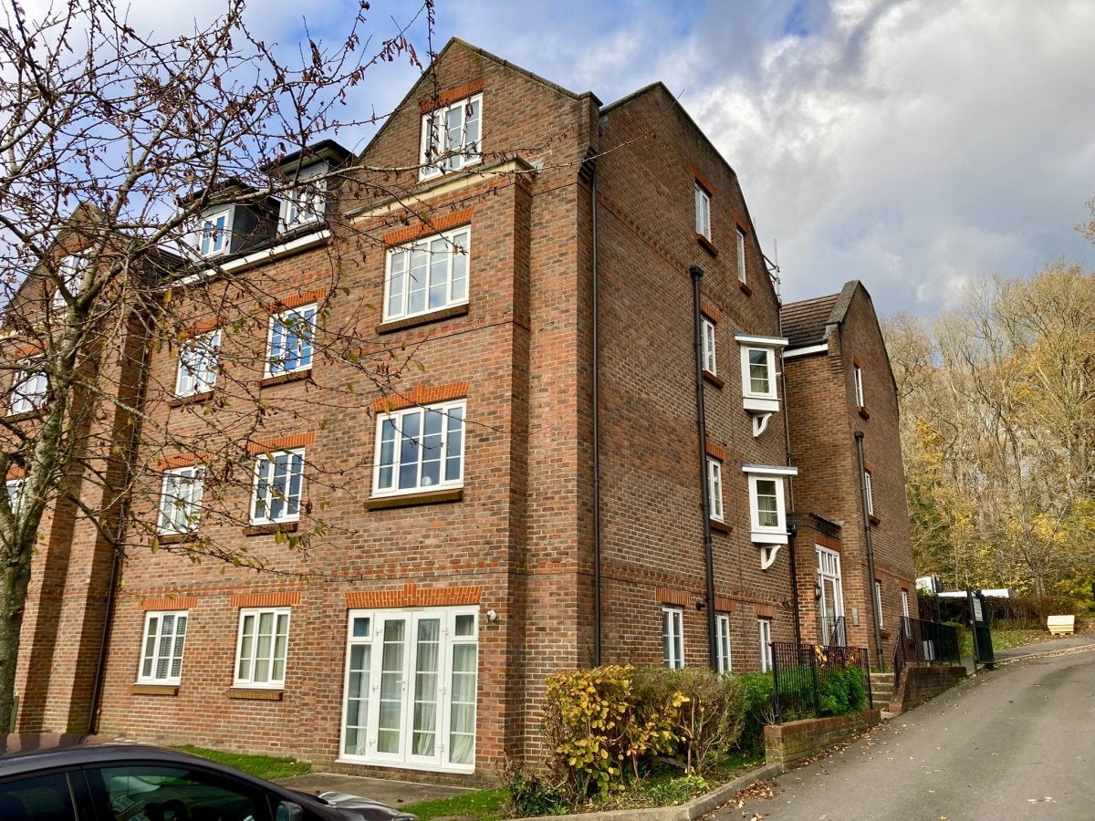 Flat Gatton Park Road in Reigate and Banstead