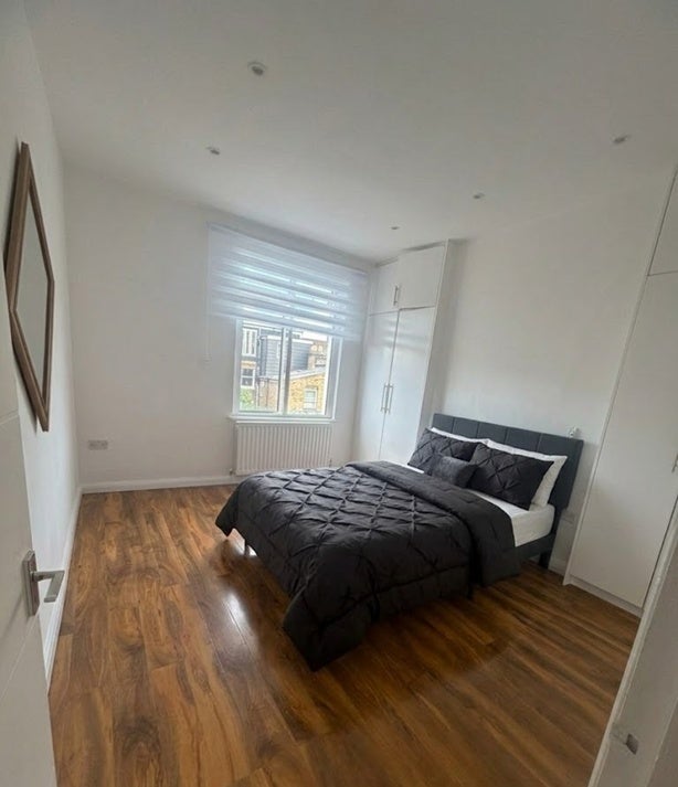 Flat Hadyn Park Road in Greater London