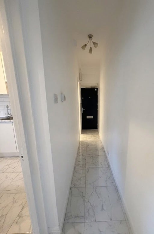 Flat Hadyn Park Road in Greater London