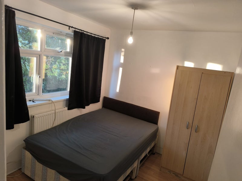 Room Stevenage Road in Greater London