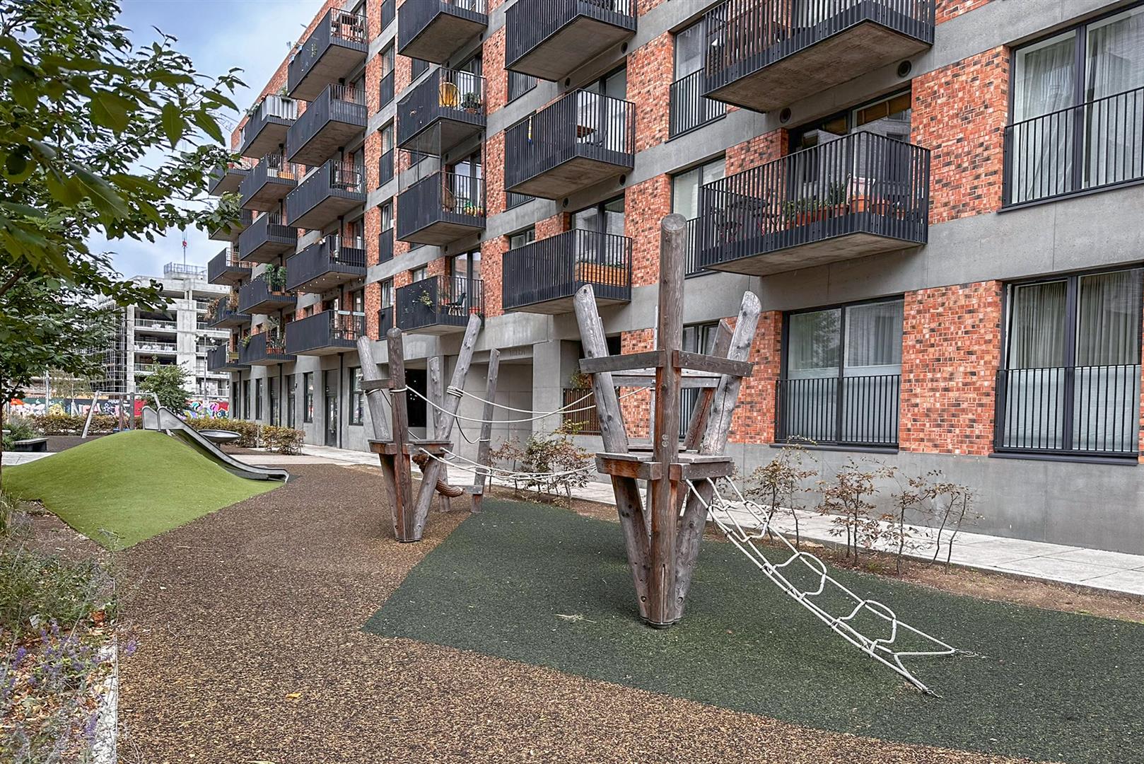 Flat Rookwood Way in Greater London