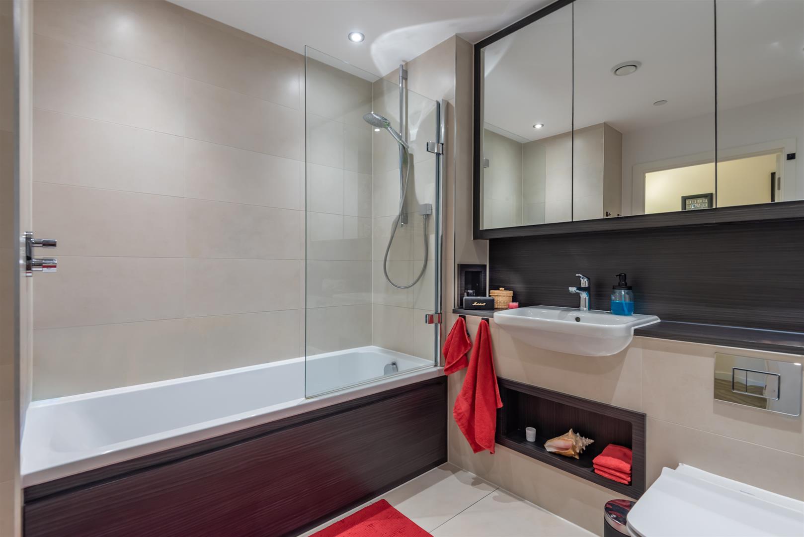 Flat Rookwood Way in Greater London