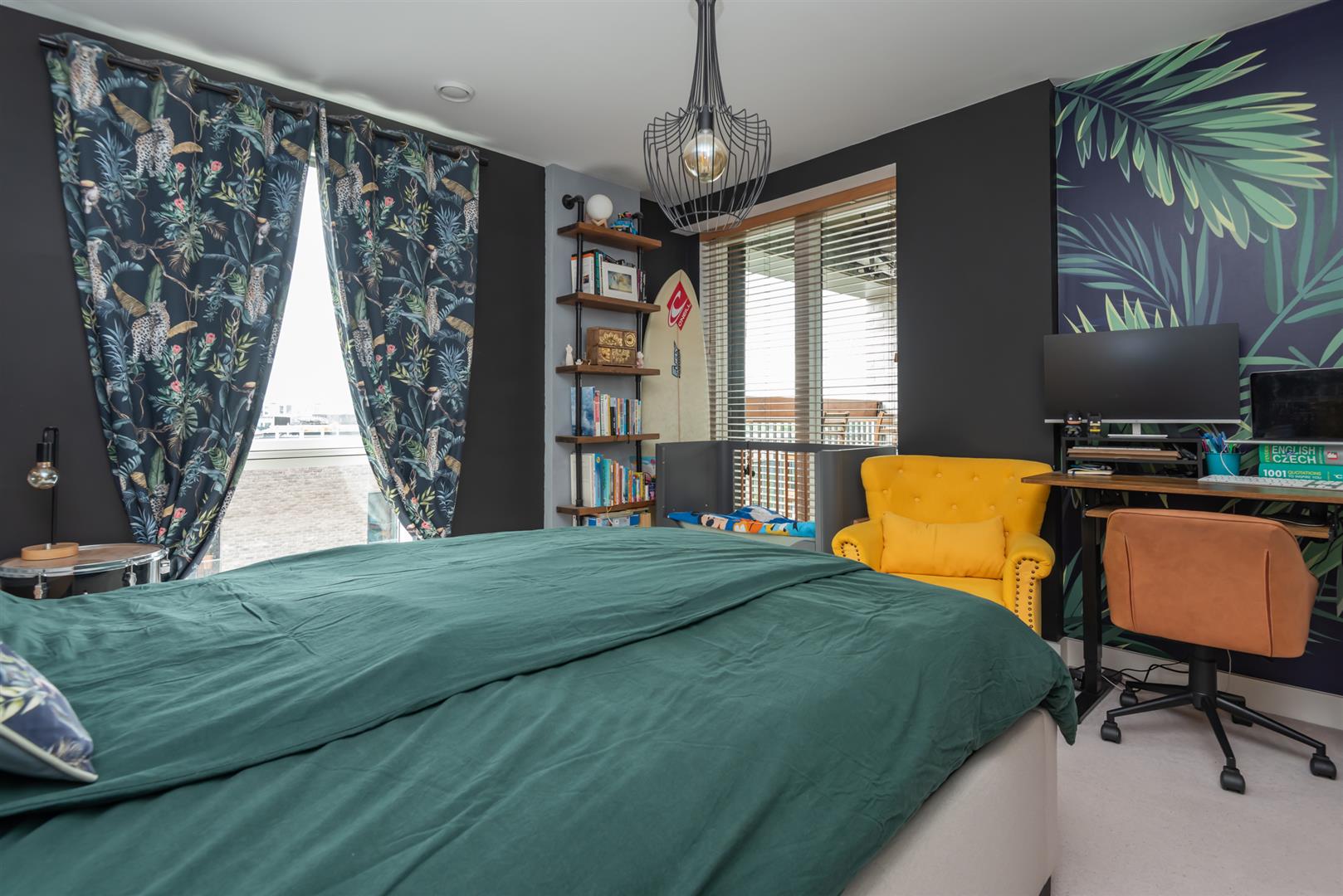 Flat Rookwood Way in Greater London