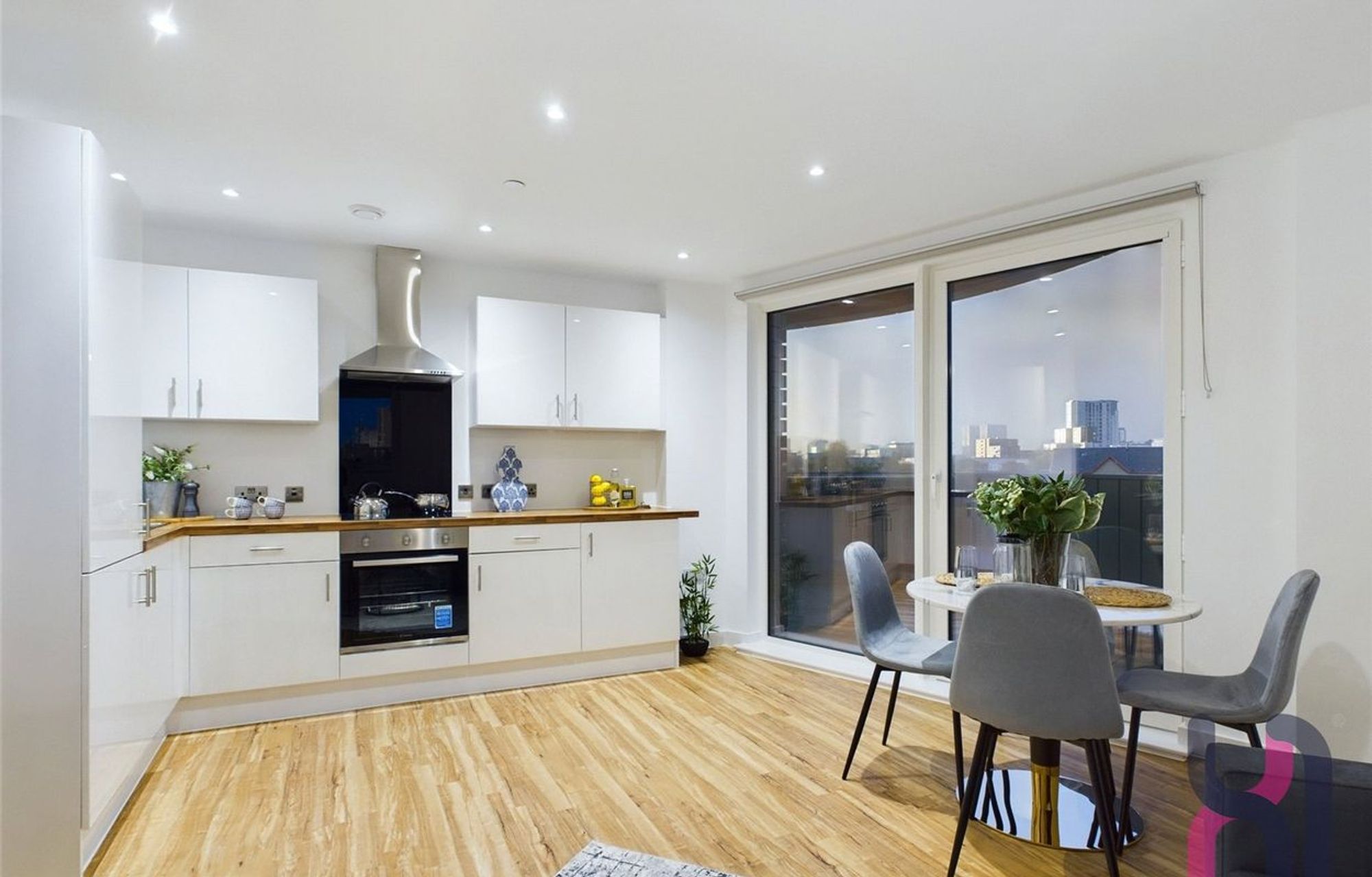Flat Pomona Strand in Trafford