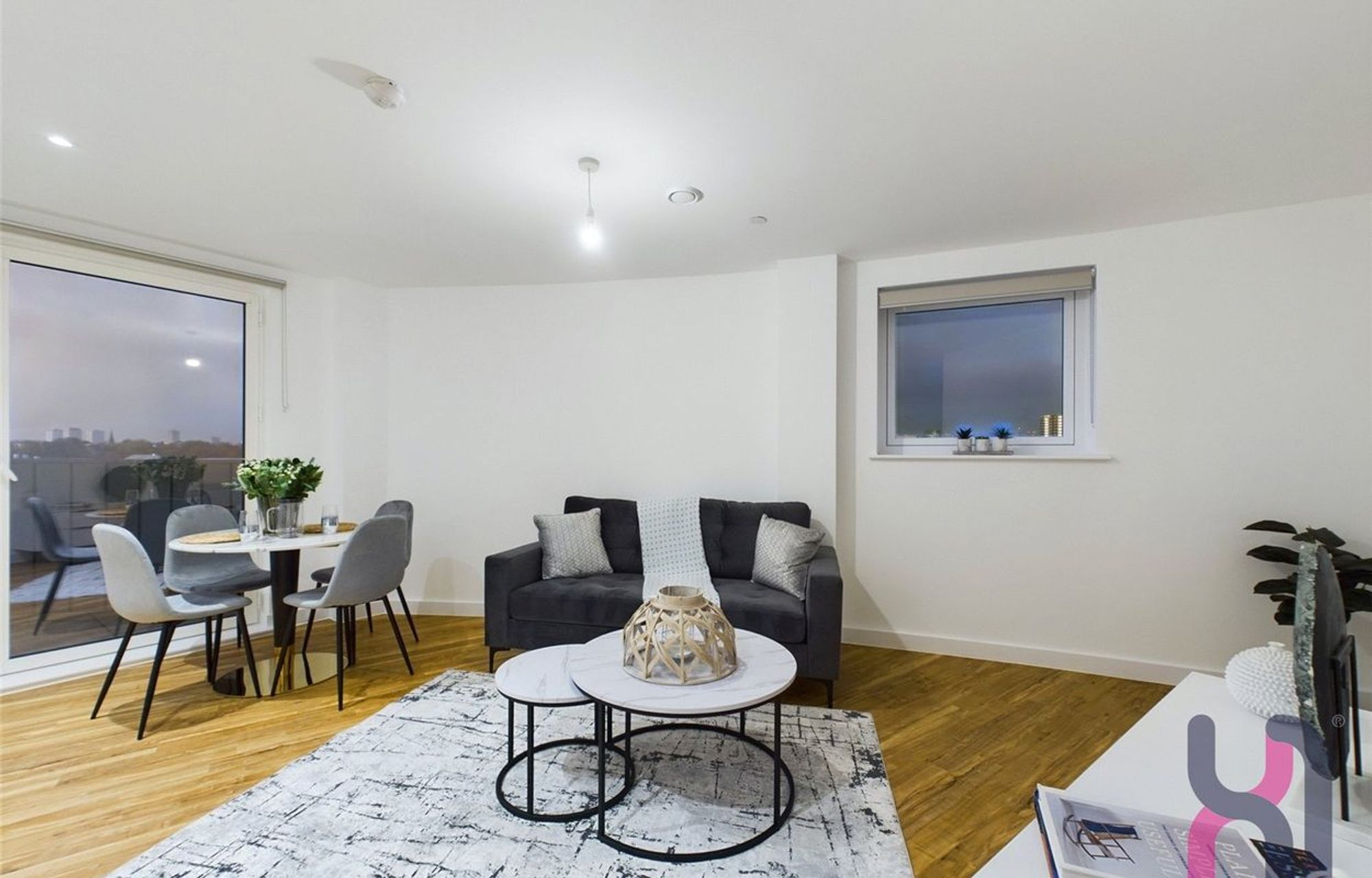 Flat Pomona Strand in Trafford