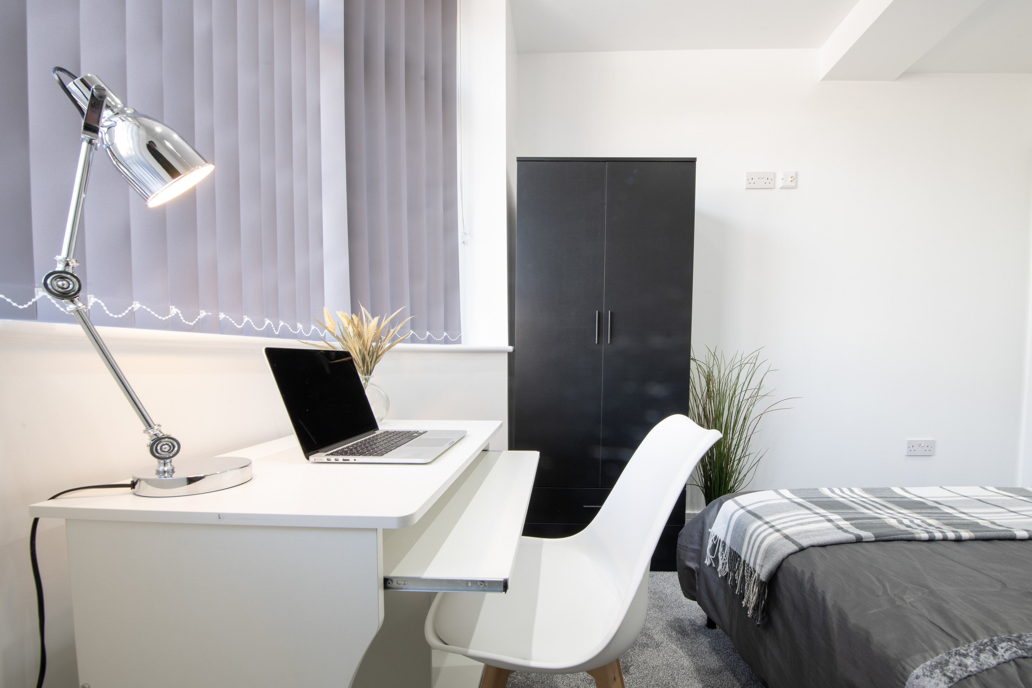 Room Lambrook Road in Bristol