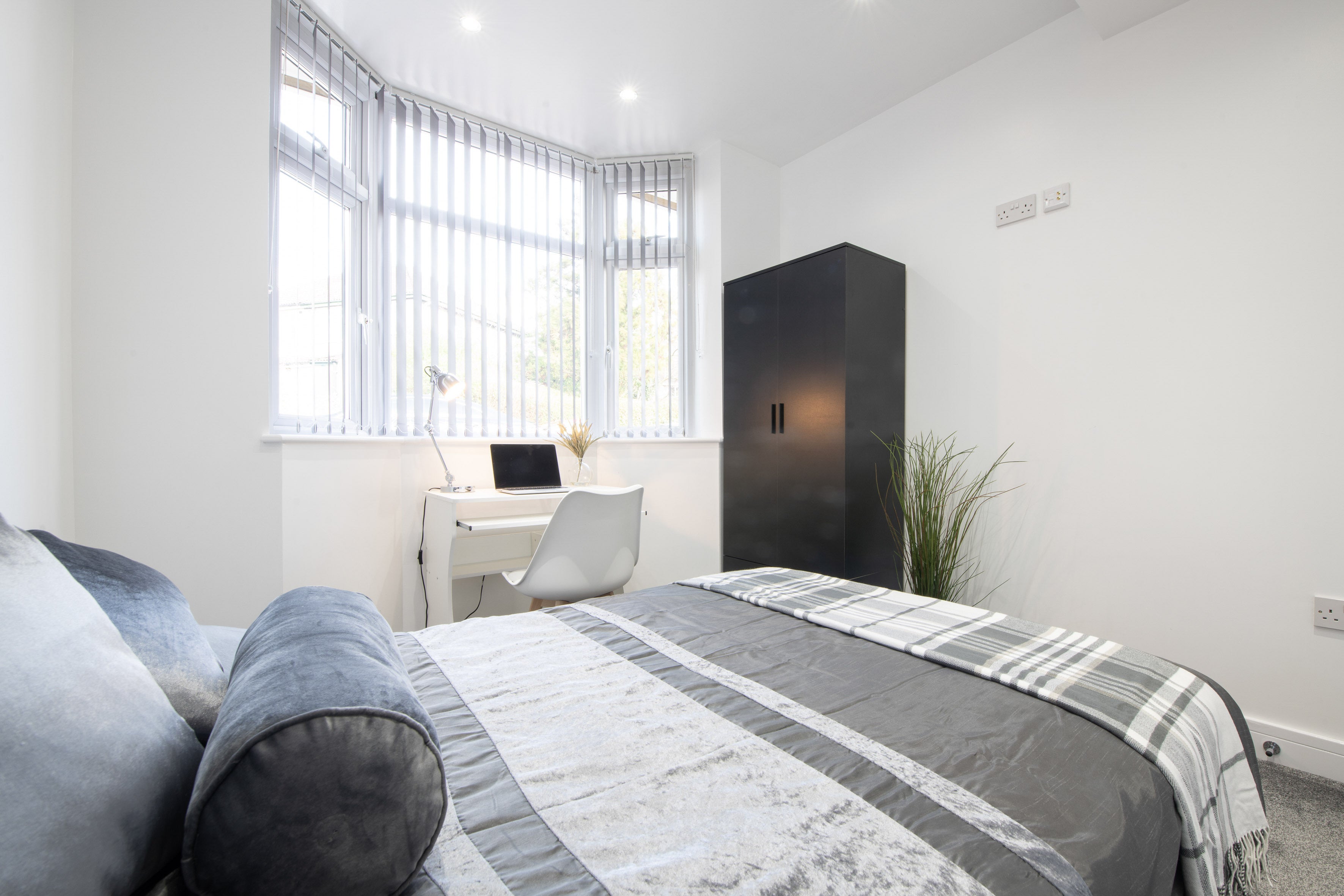 Room Lambrook Road in Bristol