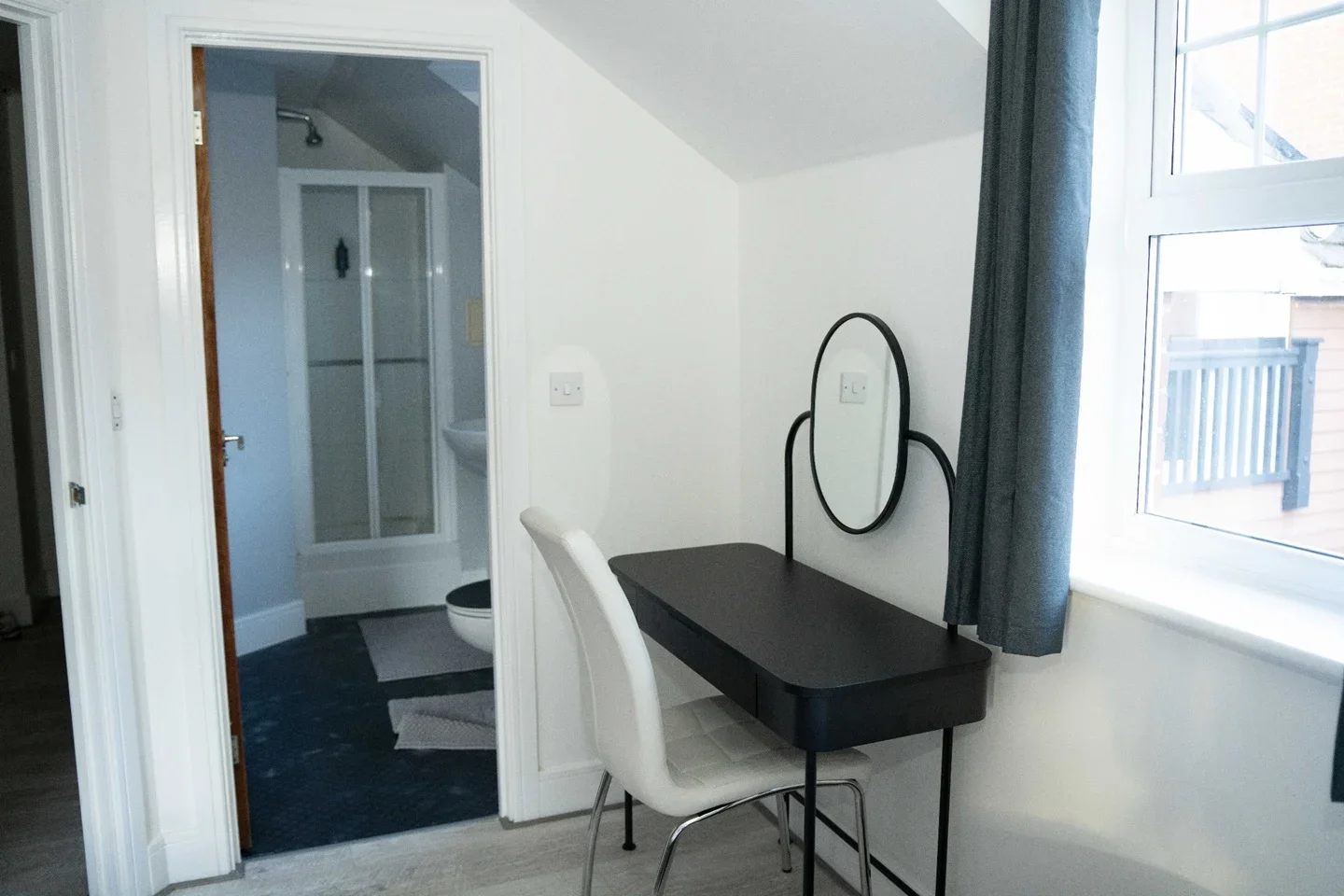 Flat Worth Park Avenue in Crawley