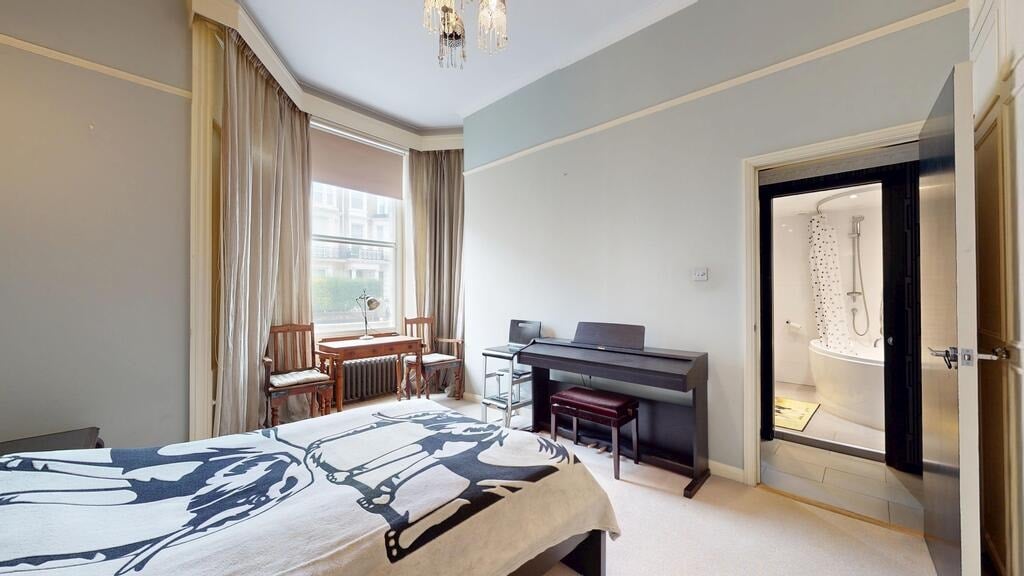 Flat Elsham Road in Greater London