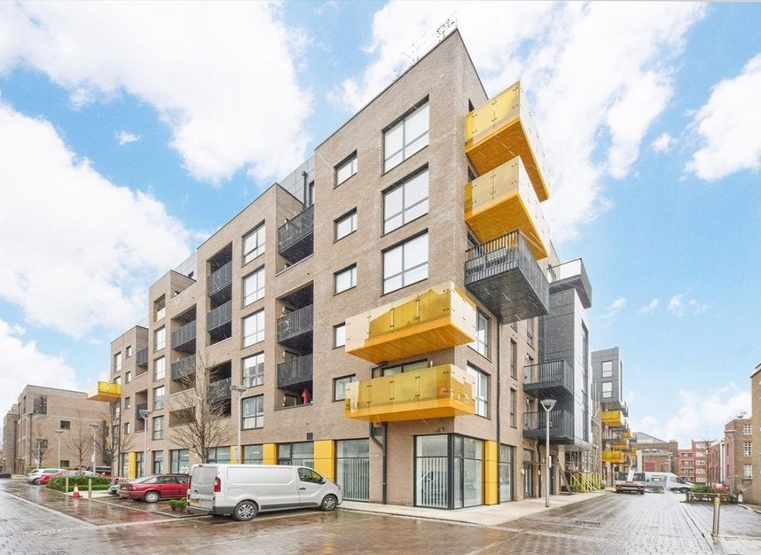 Flat Arts Lane in Greater London