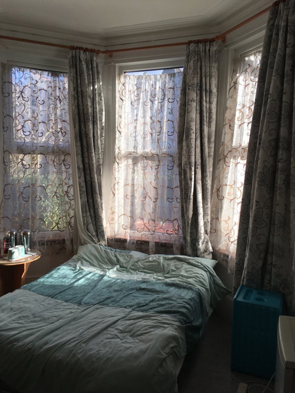 Room Sylvan Avenue in Greater London