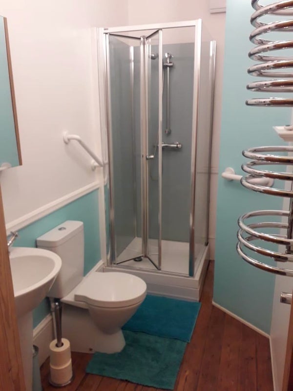 Room Sylvan Avenue in Greater London