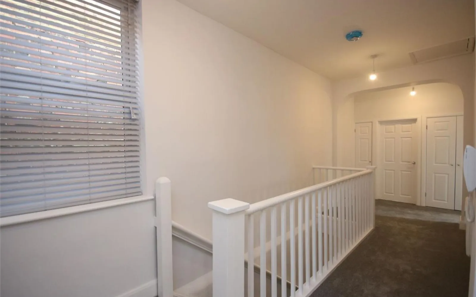 Flat Ballards Lane in Greater London