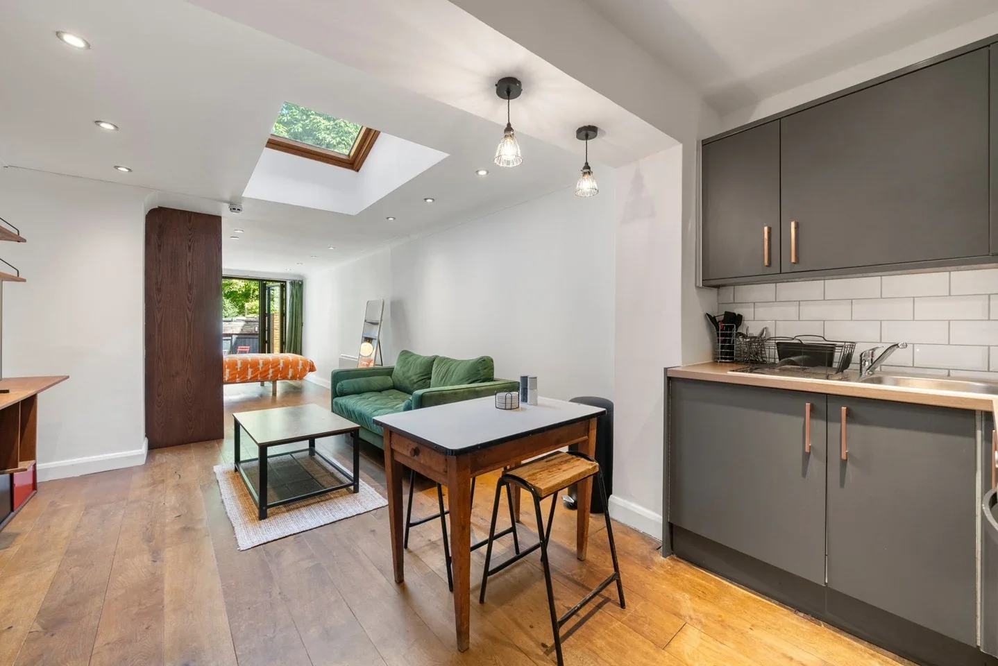 Flat Kingsland Road in Greater London