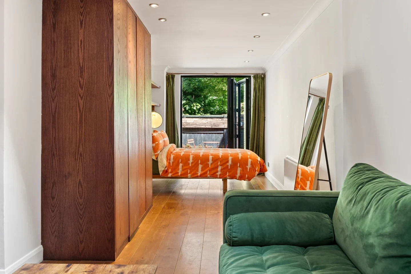 Flat Kingsland Road in Greater London