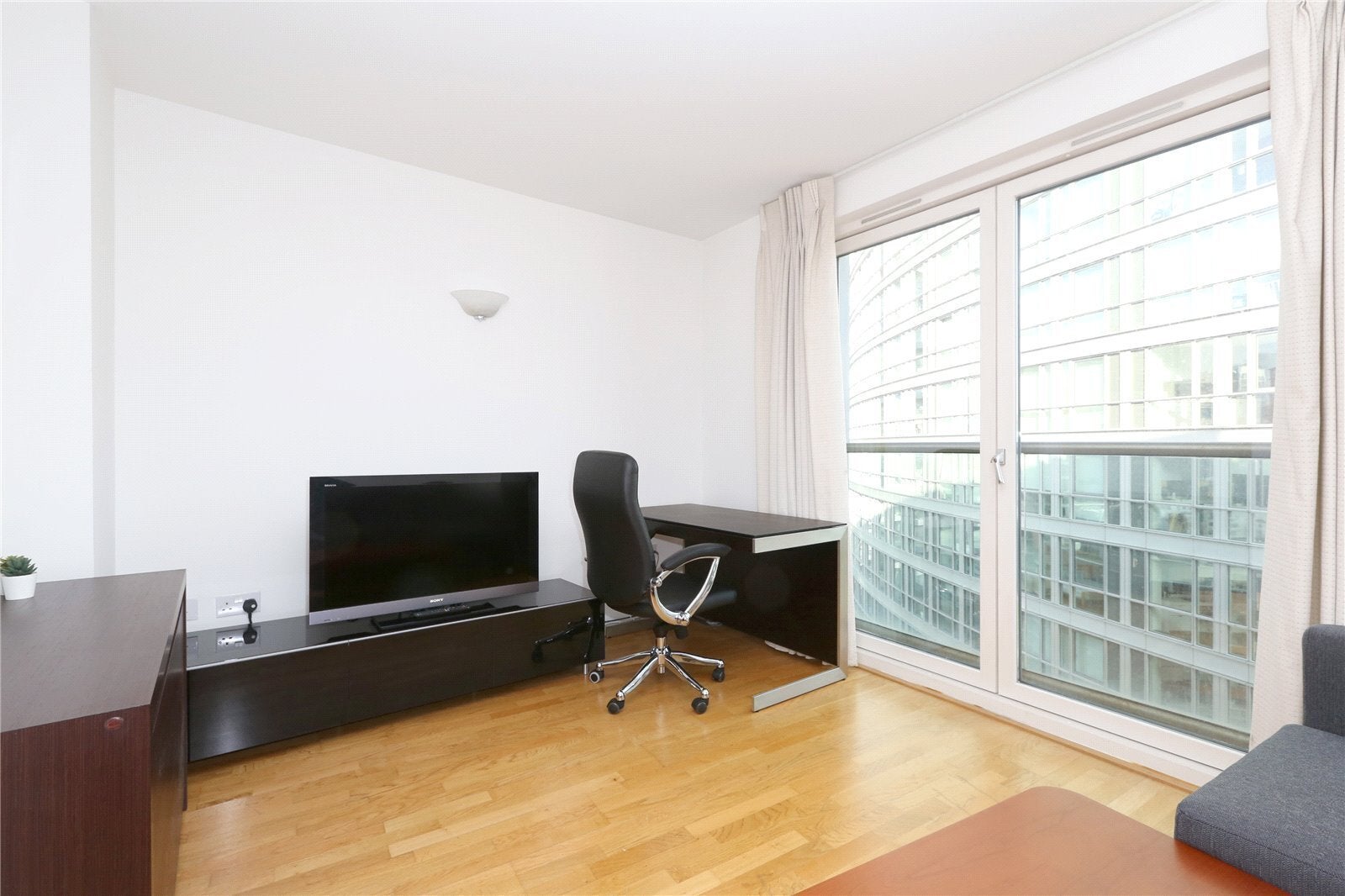 Flat Fairmont Avenue in Greater London