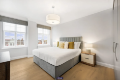 Flat Kensington High Street in Greater London