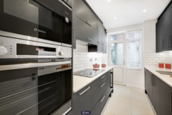 Flat Kensington High Street in Greater London