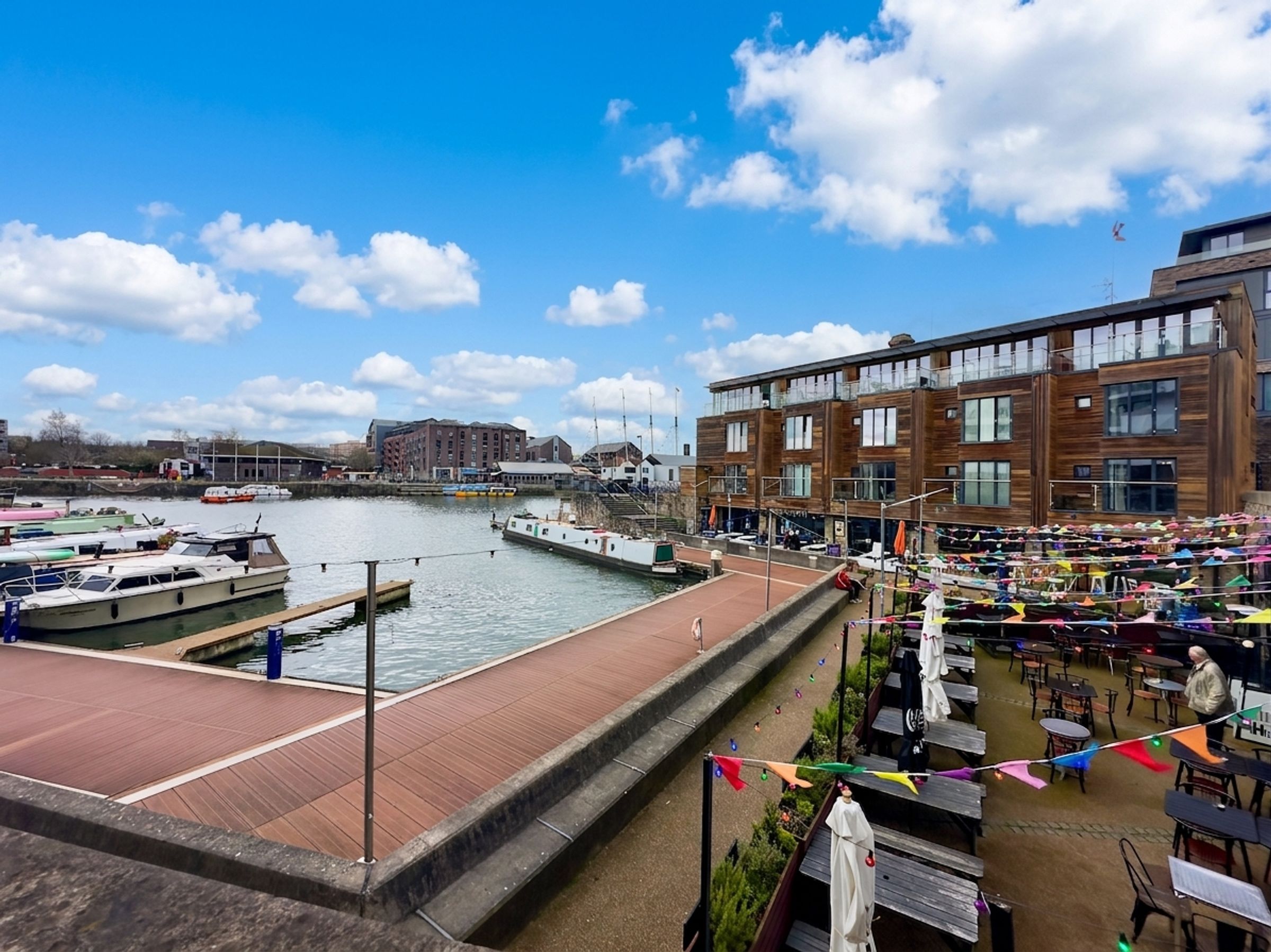 Flat Anchor Road in Bristol