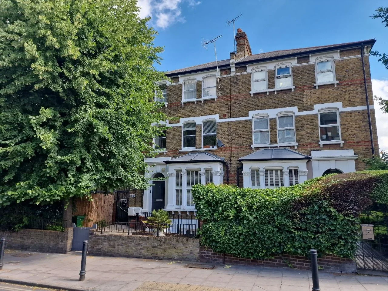 Flat Brecknock Road in Greater London