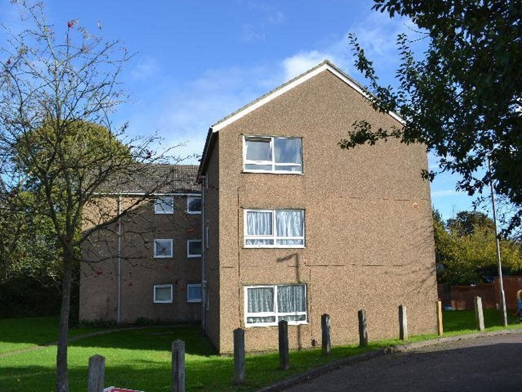 Flat Davys Close in St Albans