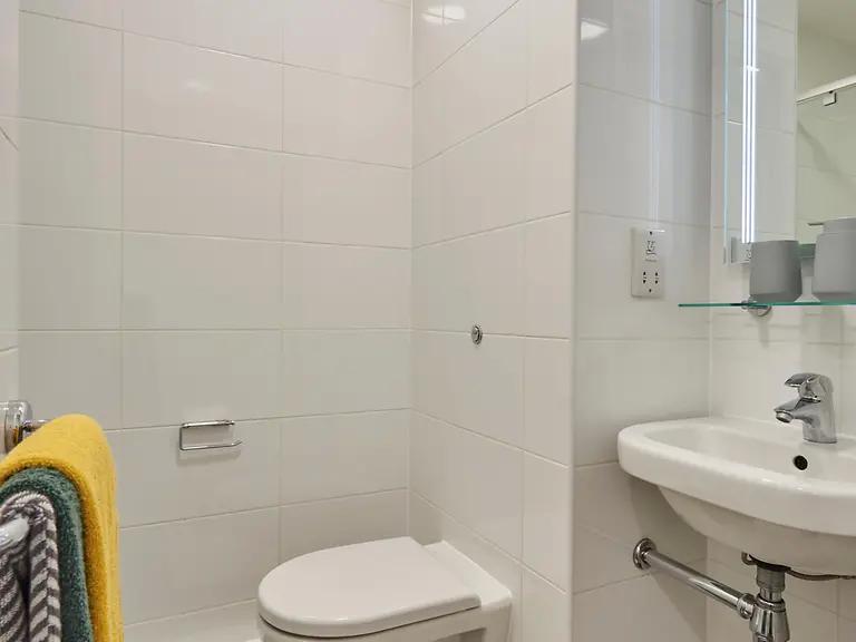 Room Empire Way in Greater London