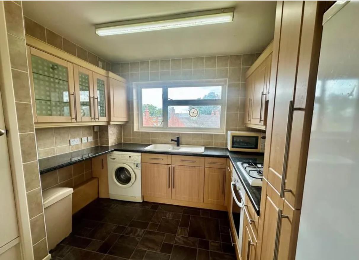 Flat Cyprus Road in Greater London