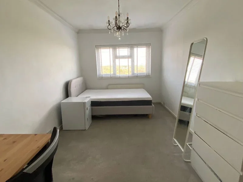 Room Crosby Court in Epping Forest