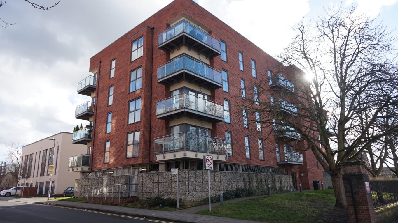 Flat Campus Avenue in Greater London