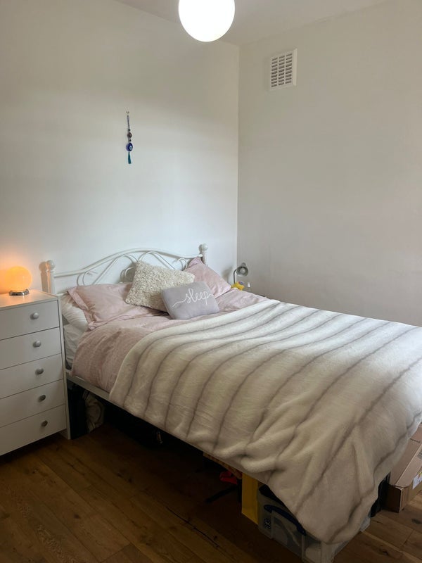 Room Essex Road in Greater London