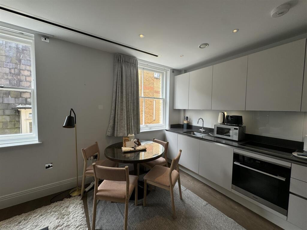 Flat Chancery Lane in City of London