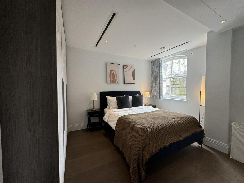 Flat Chancery Lane in City of London