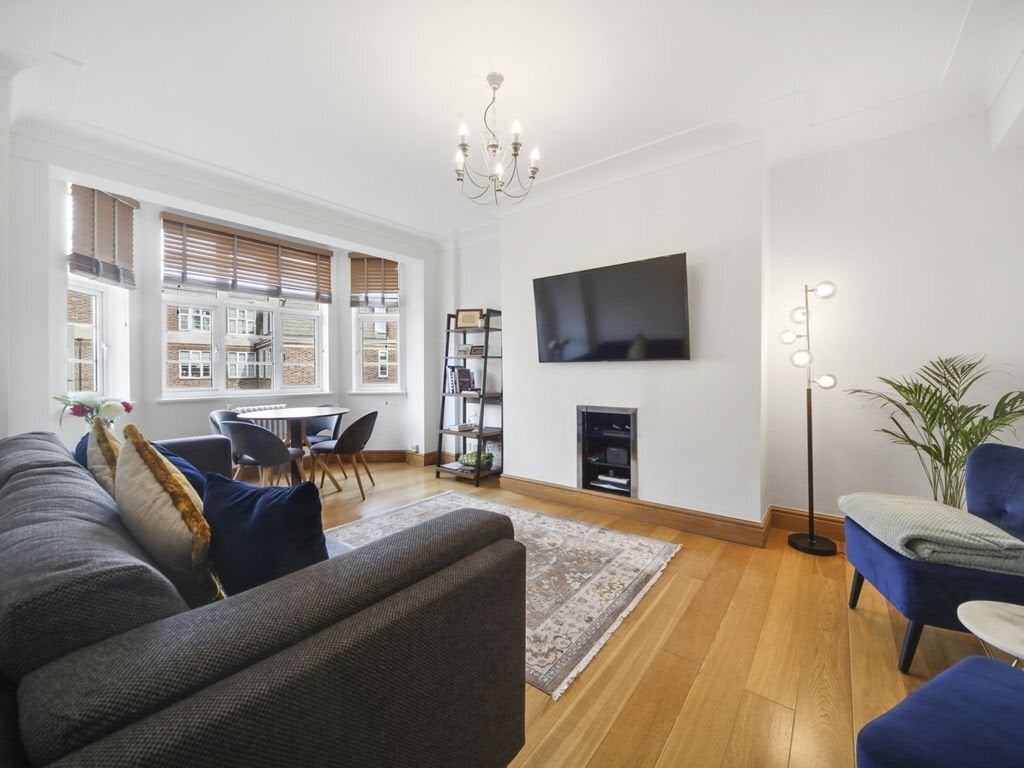 Flat Finchley Road in Greater London