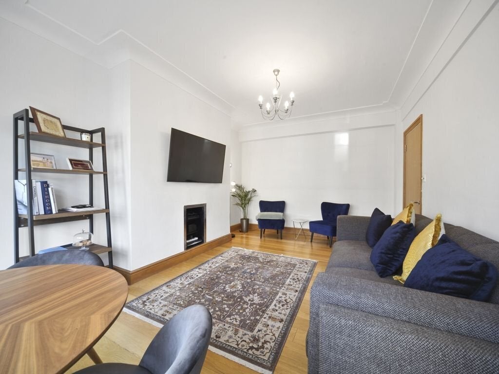 Flat Finchley Road in Greater London