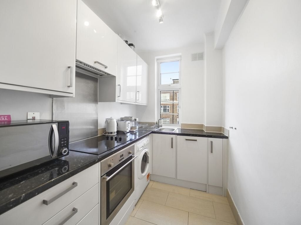 Flat Finchley Road in Greater London
