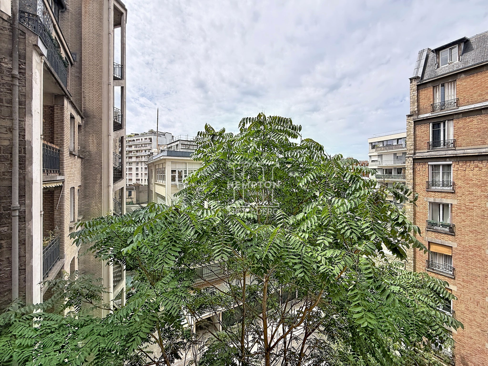 Flat Avenue du Général Clavery in Paris
