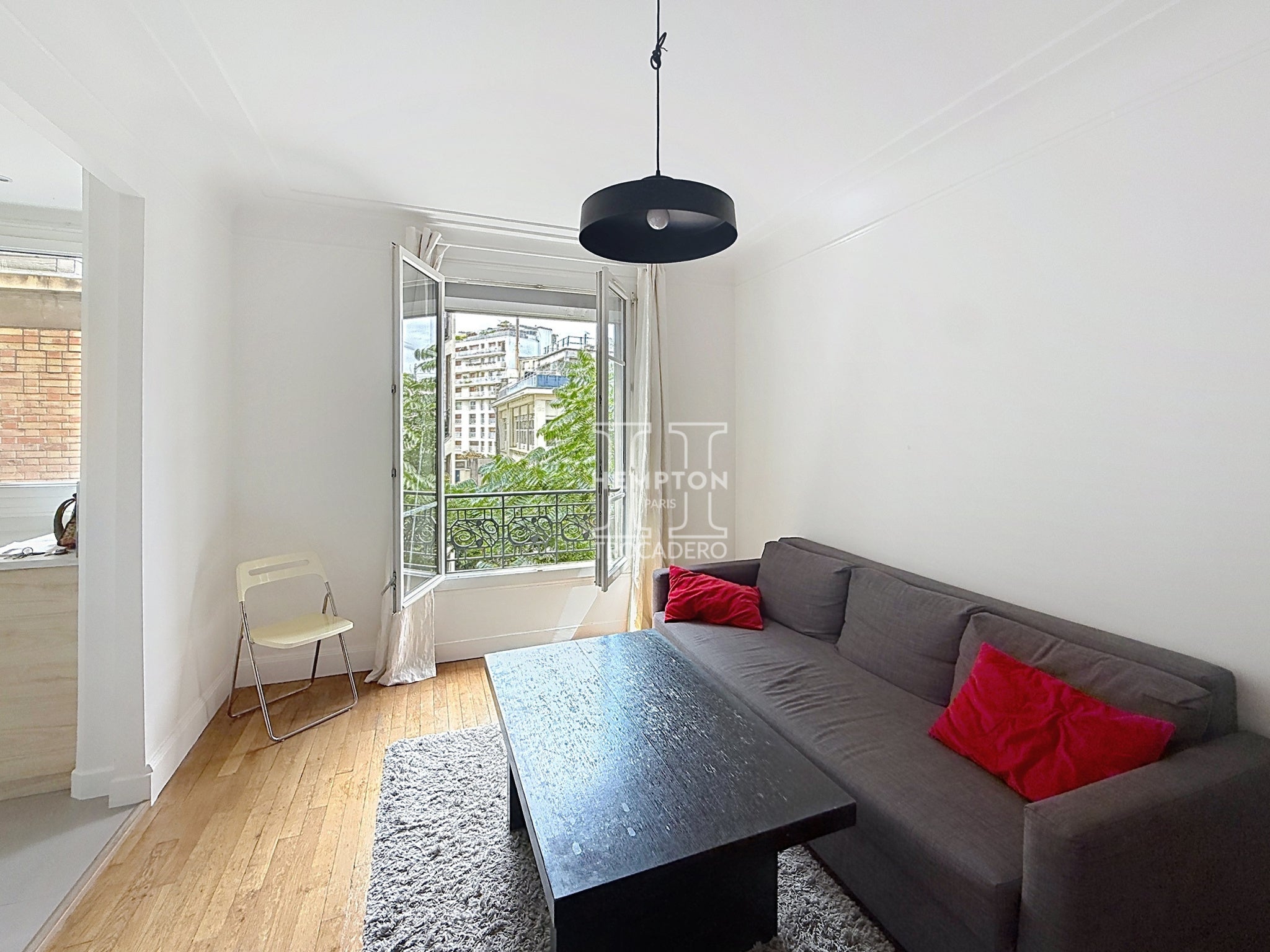 Flat Avenue du Général Clavery in Paris