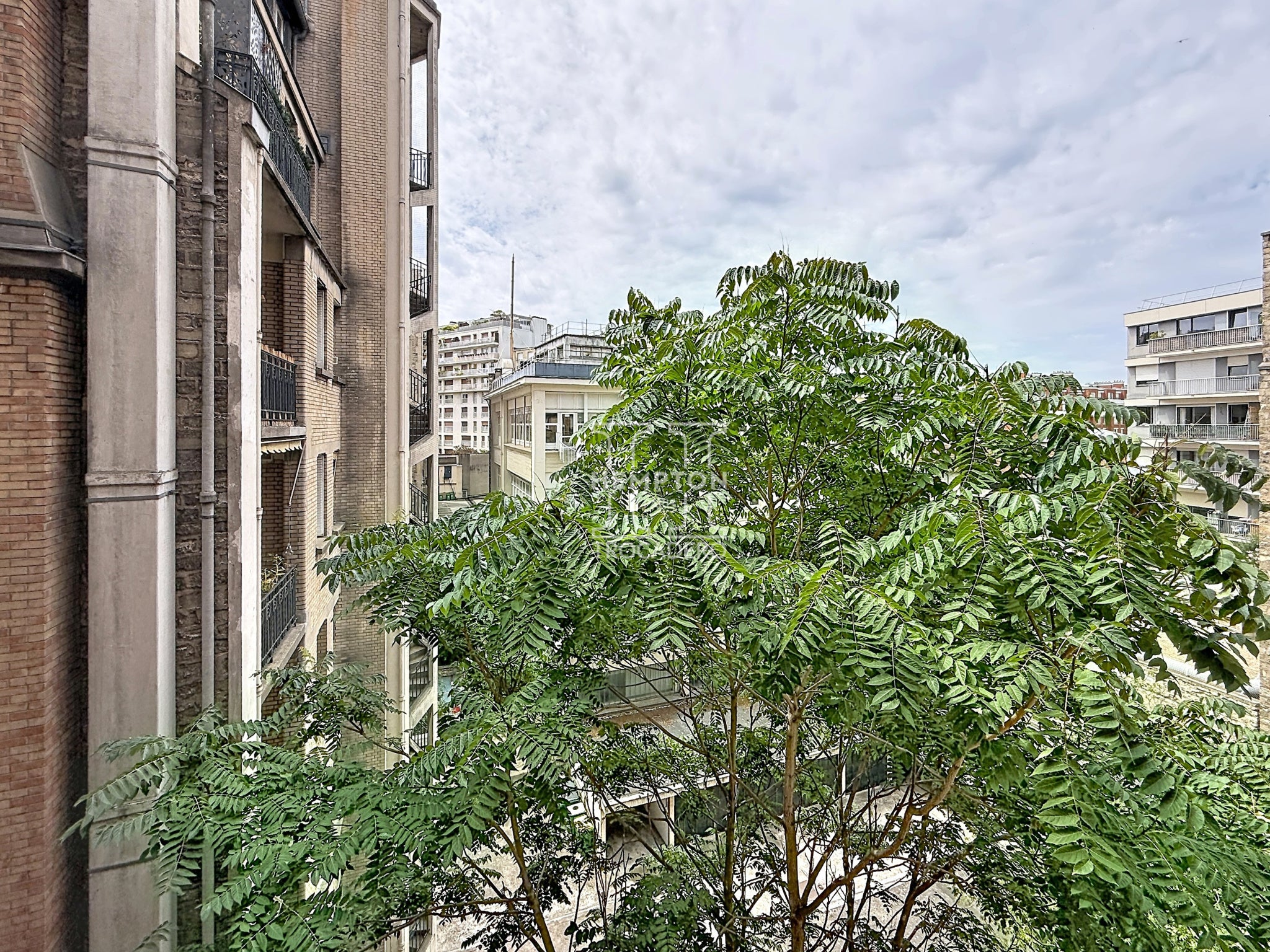 Flat Avenue du Général Clavery in Paris