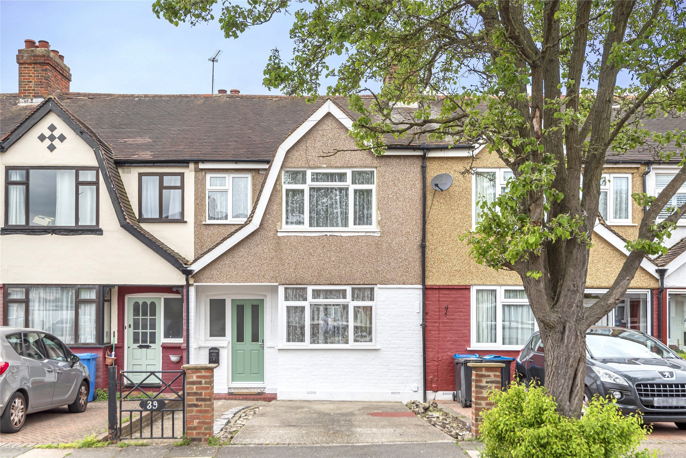 House Heatherdene Close in Greater London
