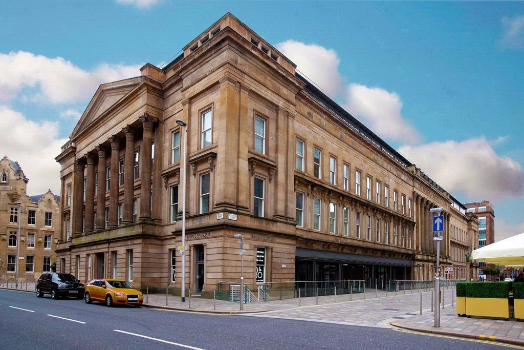 Flat Ingram Street in Glasgow