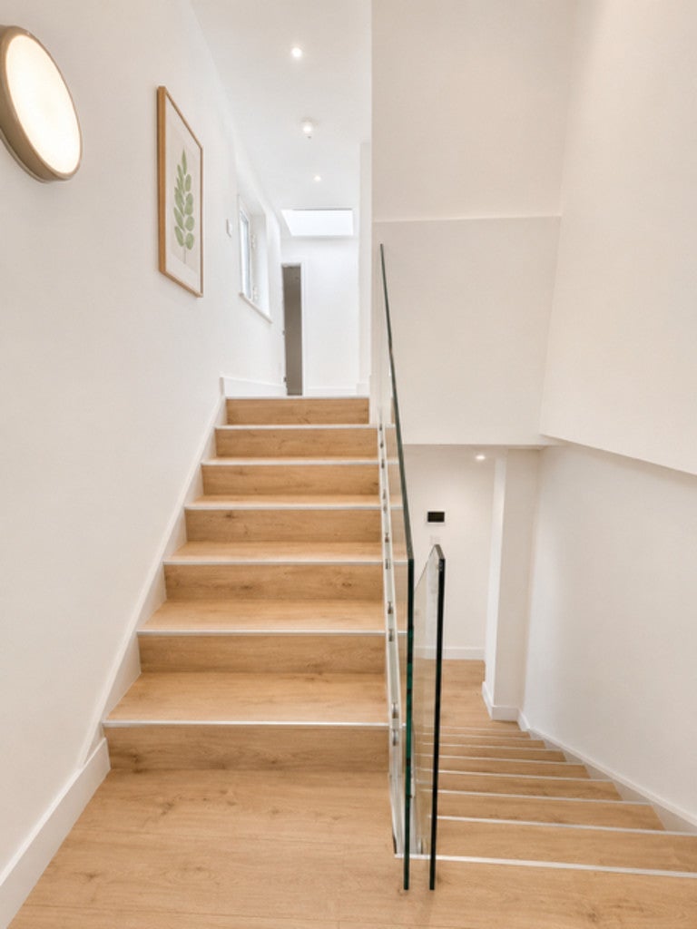 Flat Kentish Town Road in Greater London
