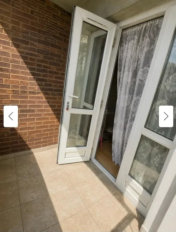 Flat Rose Lane in Greater London